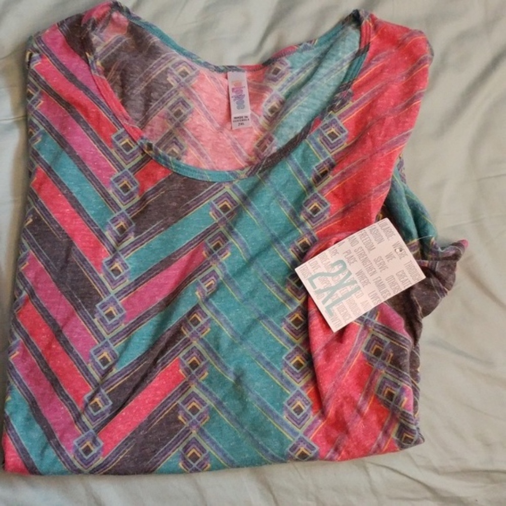 NWT LuLaRoe 2x Classic tee